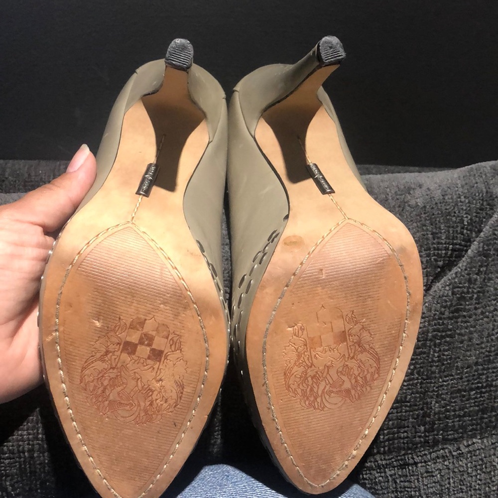 Heels - Picture 5 of 5